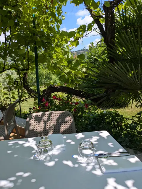 Ristorante Le Rasole a Garda immerso nel verde