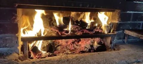 Braci vive nel camino del Ristorante Le Rasole