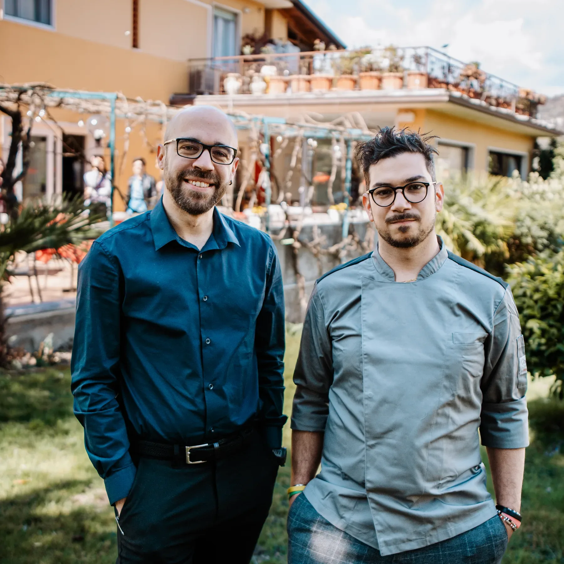Claudio Moratti und Küchenchef Matteo Porru im Garten des Ristorante Le Rasole