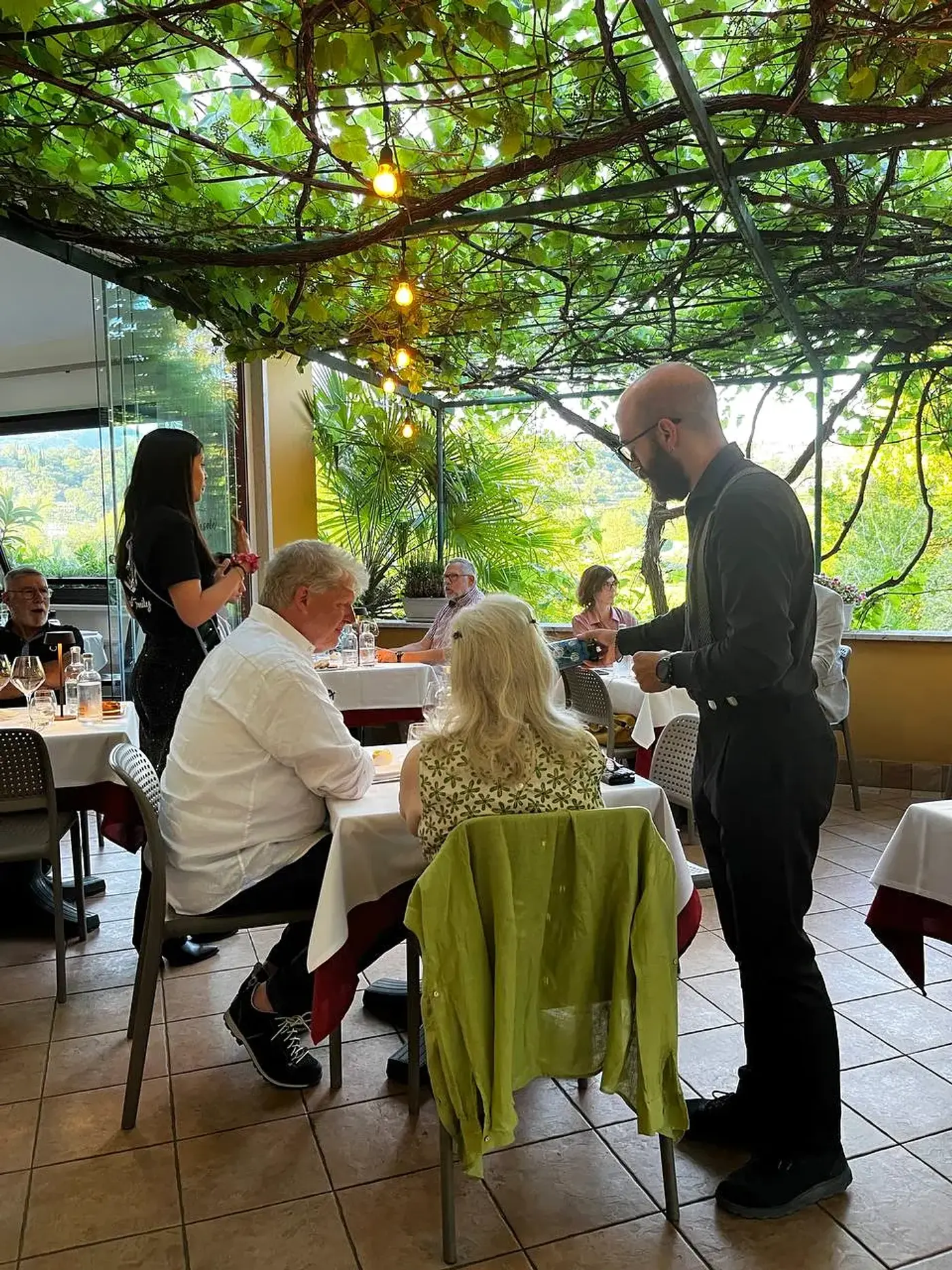Il servizio della cena A tavola con Piccoli