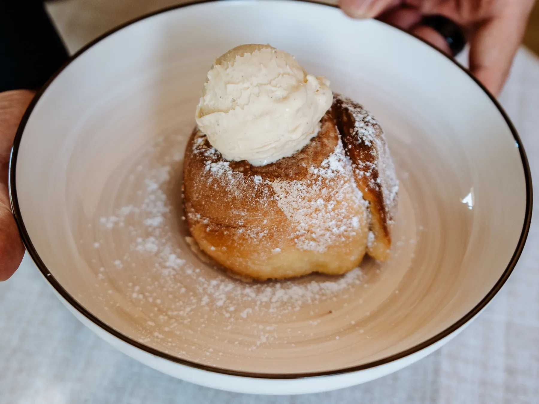 Torta delle rose con crema alla vaniglia