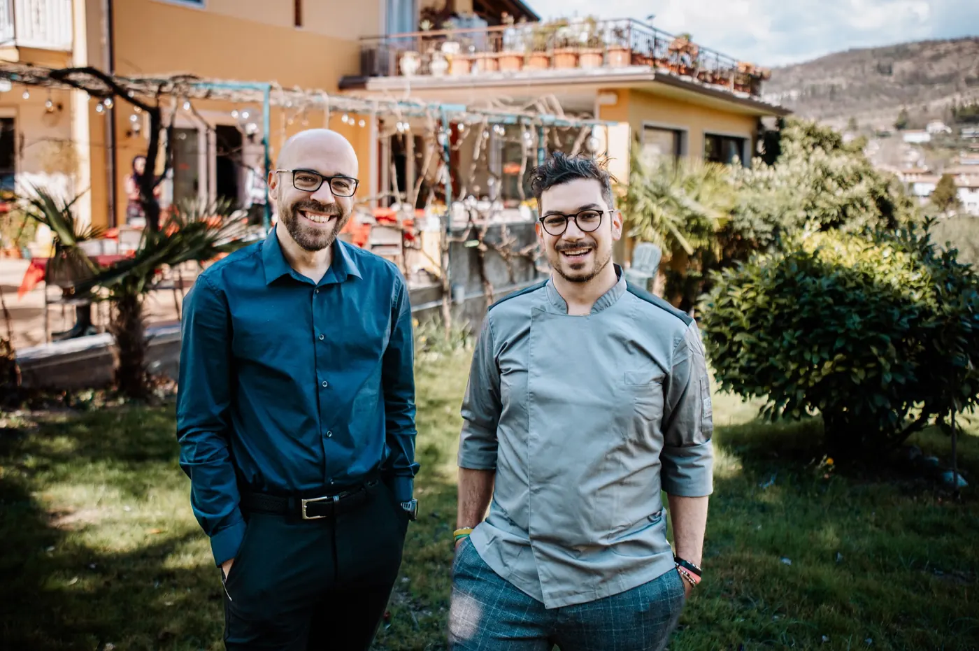 Lo staff del Ristorante Le Rasole nel giardino